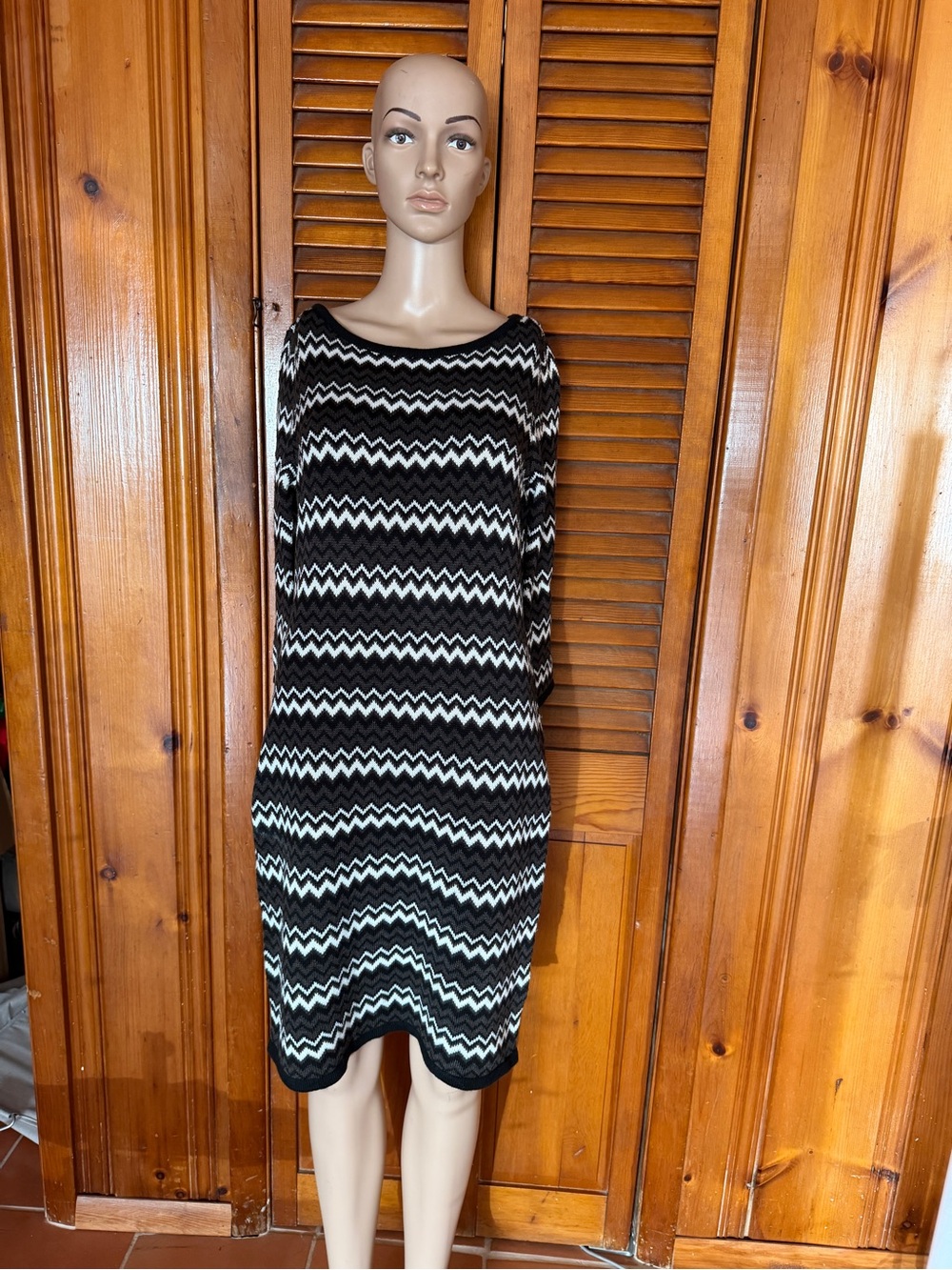 Calvin Klein Black and White Zigzag Knit Sheath Dress